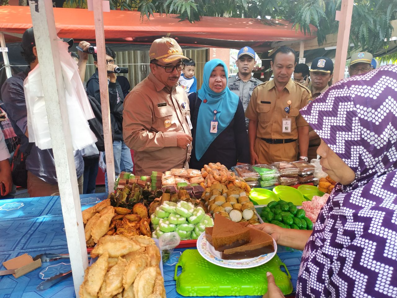 Pastikan Keamanan Penganan Berbuka Puasa, Wali Kota Sidak Pasar Ramadan 